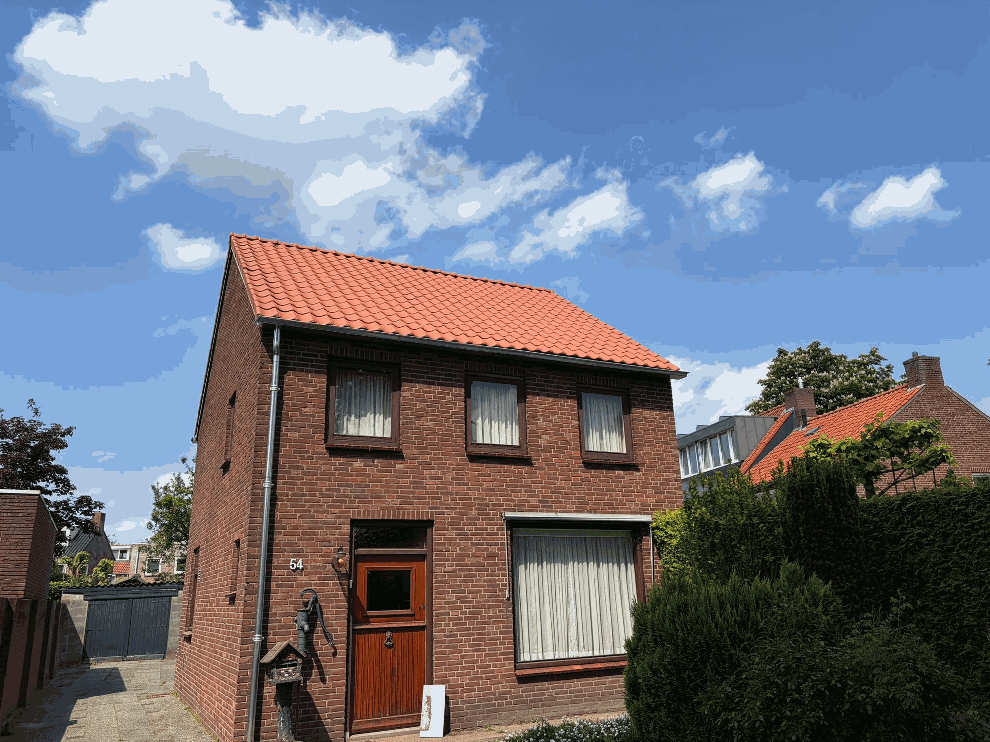 Woning in Oosterhout met nieuwe natuurrode dakpannen, Trespa boeiboorden en nieuw zinkwerk